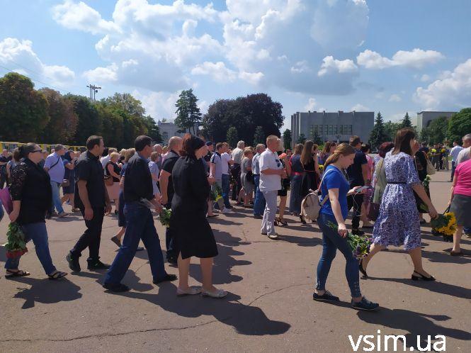 Новини Хмельницького - фото з У Хмельницькому попрощалися із загиблим батьком двох дітей Богданом Бігусом У Хмельницькому попрощалися із загиблим батьком двох дітей Богданом Бігусом, фото №1 на сайті vsim.ua