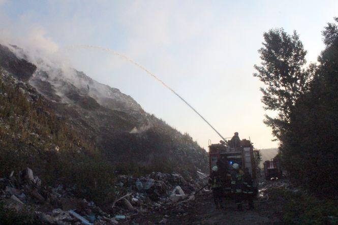 У Хмельницькому горіло міське сміттєзвалище (ФОТО, ВІДЕО), фото №3 на сайті vsim.ua