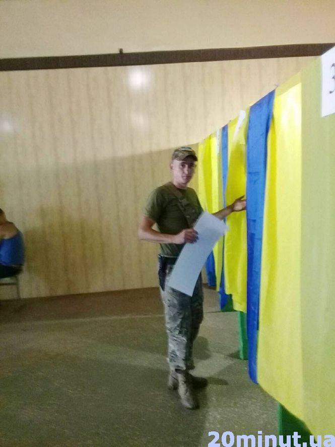 Новини Тернополя - фото з У 19, і вже на війні: військові хочуть миру та спокою від Сходу до Заходу У 19, і вже на війні: військові хочуть миру та спокою від Сходу до Заходу, фото №1 на сайті 20minut.ua