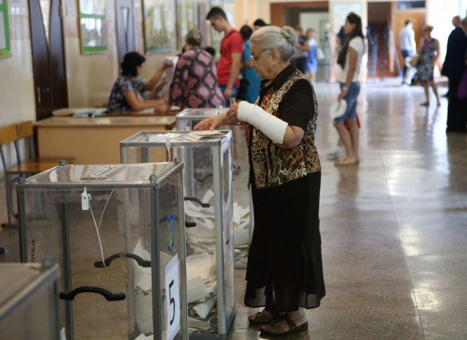 Парламентські вибори-2019: Гройсман проголосував з дружиною у Вінниці, фото №1 на сайті 20minut.ua