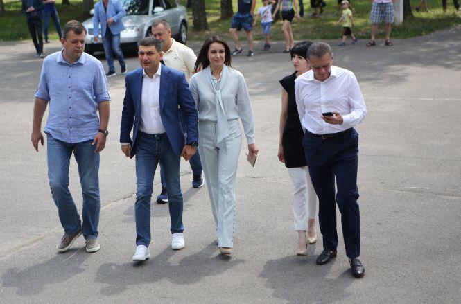 Парламентські вибори-2019: Гройсман проголосував з дружиною у Вінниці, фото №4 на сайті 20minut.ua