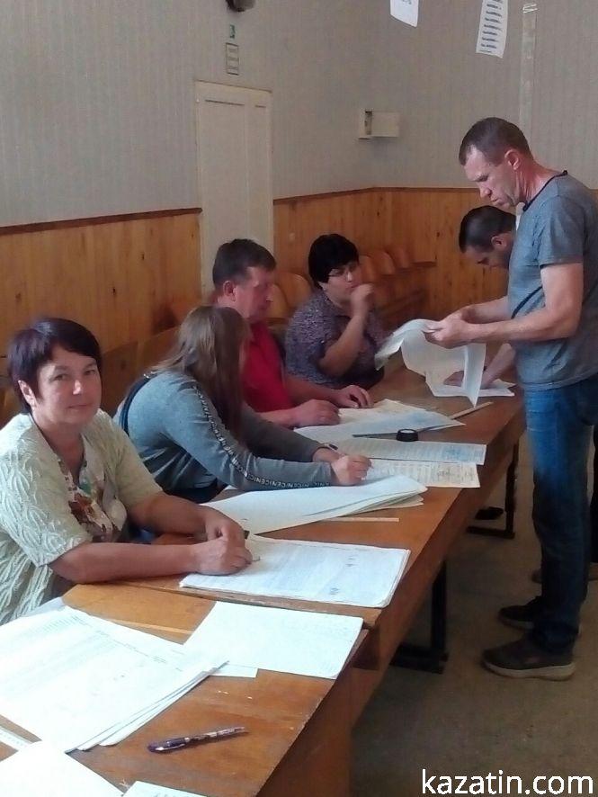 Як голосували в селі Козятин.  Фоторепортаж з виборчої дільниці, фото №10 на сайті 20minut.ua