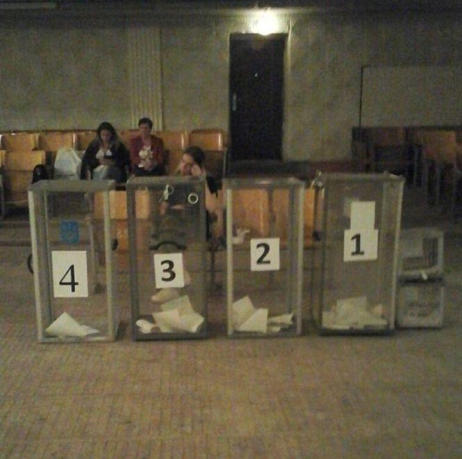Новини Вінниці - фото з Хроніка голосування та порушень: все про вибори у Вінницькій області Хроніка голосування та порушень: все про вибори у Вінницькій області, фото №4 на сайті 20minut.ua
