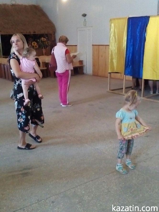Як голосували в селі Козятин.  Фоторепортаж з виборчої дільниці, фото №13 на сайті 20minut.ua
