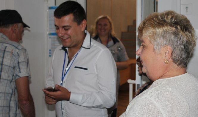 Новини Вінниці - фото з «Відстрілятися – і забути!» Спочатку виборці ставали у чергу, а потім у залі залишився один чоловік «Відстрілятися – і забути!» Спочатку виборці ставали у чергу, а потім у залі залишився один чоловік, фото №4 на сайті 20minut.ua