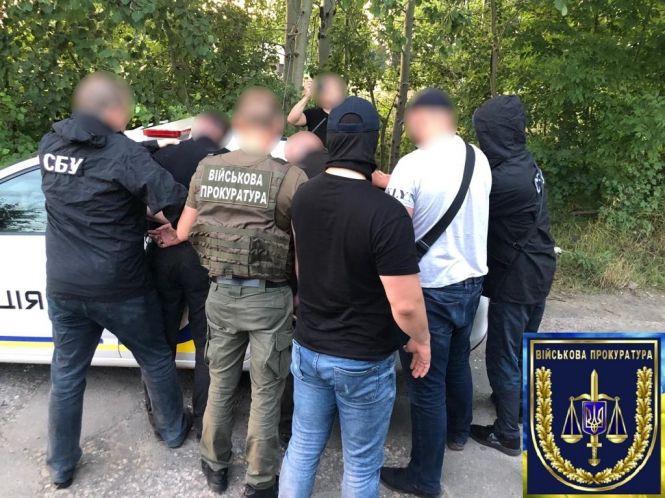 Новини Вінниці - фото з Літинські поліцейські систематично брали хабарі. Двох із них затримали Літинські поліцейські систематично брали хабарі. Двох із них затримали, фото №2 на сайті 20minut.ua