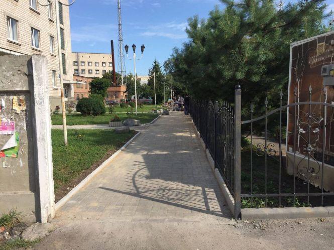 Ремонтують пішохідну доріжку, через яку крокують тисячі козятинчан, фото №4 на сайті 20minut.ua