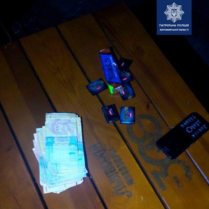 До зачиненого кафе на вулиці Домбровського в Житомирі о 4-й ранку проник чоловік, фото №1 на сайті 20minut.ua