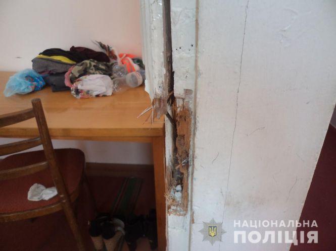 Не вистачало на пляшку: у Барській РДА зек вибив двері та вкрав ноутбуки, фото №1 на сайті 20minut.ua