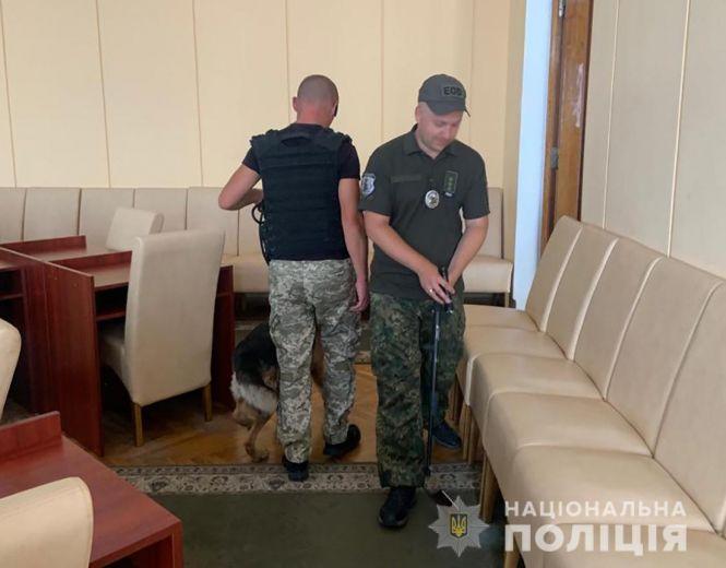 Знову повідомлення про замінування: цього разу шукають вибухівку у Житомирській ОДА, фото №3 на сайті 20minut.ua