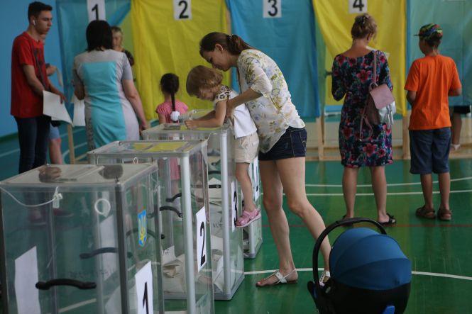 Новини Вінниці - фото з Верховна Рада в руках «Слуги народу»: Команда Зе обійшла Гройсмана навіть у Вінниці Верховна Рада в руках «Слуги народу»: Команда Зе обійшла Гройсмана навіть у Вінниці, фото №1 на сайті 20minut.ua