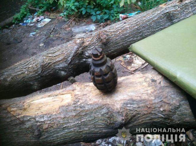 У Коростені серед білого дня по вулиці гуляв чоловік з гранатою в кишені, фото №1 на сайті 20minut.ua