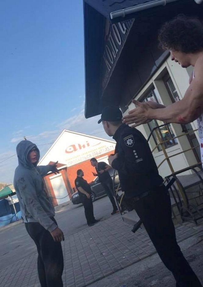 Учні напали на тренера з бодібілдингу: проти одного троє з пістолетом і ножем, фото №4 на сайті 20minut.ua