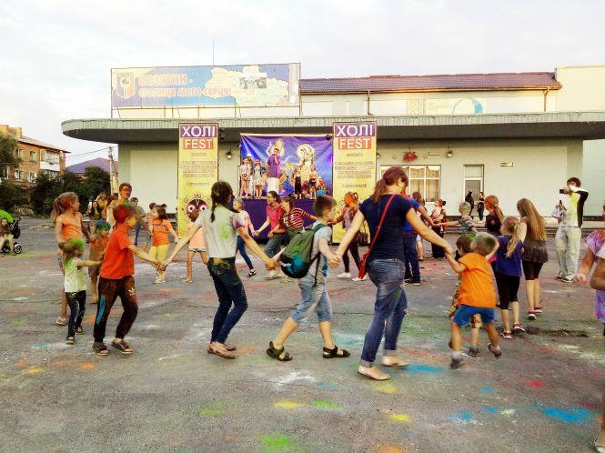 Новини Козятина - фото з Фестиваль кольорів “Холі Fest”. Як розважались козятинчани (ФОТО) Фестиваль кольорів “Холі Fest”. Як розважались козятинчани (ФОТО), фото №2 на сайті 20minut.ua