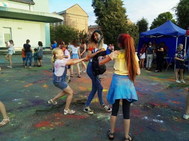 Новини Козятина - фото з Фестиваль кольорів “Холі Fest”. Як розважались козятинчани (ФОТО) Фестиваль кольорів “Холі Fest”. Як розважались козятинчани (ФОТО), фото №9 на сайті 20minut.ua