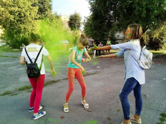 Новини Козятина - фото з Фестиваль кольорів “Холі Fest”. Як розважались козятинчани (ФОТО) Фестиваль кольорів “Холі Fest”. Як розважались козятинчани (ФОТО), фото №11 на сайті 20minut.ua
