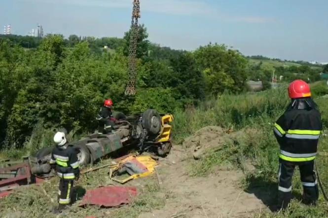 Фура перевернулася на тещиному язиці (ОНОВЛЕНО), фото №2 на сайті 20minut.ua