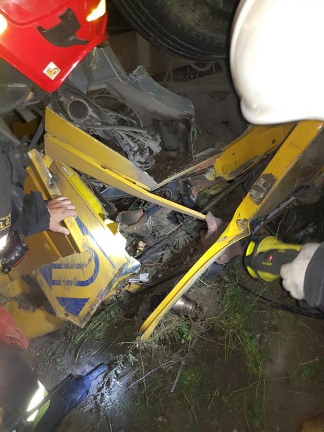 Новини Хмельницького - фото з На «тещиному язику» перекинулася вантажівка. Водій загинув СвÑÑлина вÑд СлÑжба поÑÑÑÑÐ½ÐºÑ 101 Ðам'ÑнеÑÑ-ÐодÑлÑÑÑкий.