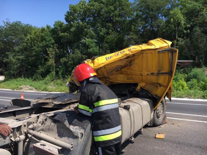 Новини Хмельницького - фото з На «тещиному язику» перекинулася вантажівка. Водій загинув СвÑÑлина вÑд СлÑжба поÑÑÑÑÐ½ÐºÑ 101 Ðам'ÑнеÑÑ-ÐодÑлÑÑÑкий.