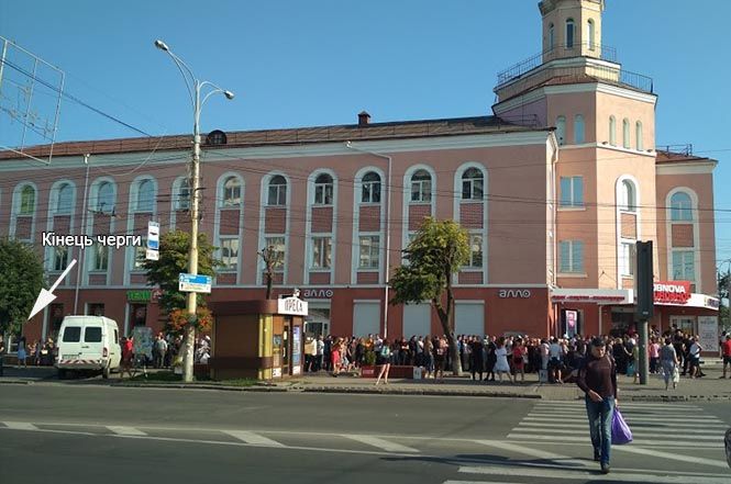 Новини Вінниці - фото з Шмотки на вагу: як вінничани в день завозу штурмують секонд-хенд Шмотки на вагу: як вінничани в день завозу штурмують секонд-хенд, фото №2 на сайті 20minut.ua