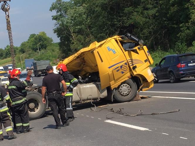 Новини Хмельницького - фото з На «тещиному язику» перекинулася вантажівка. Водій загинув СвÑÑлина вÑд СлÑжба поÑÑÑÑÐ½ÐºÑ 101 Ðам'ÑнеÑÑ-ÐодÑлÑÑÑкий.
