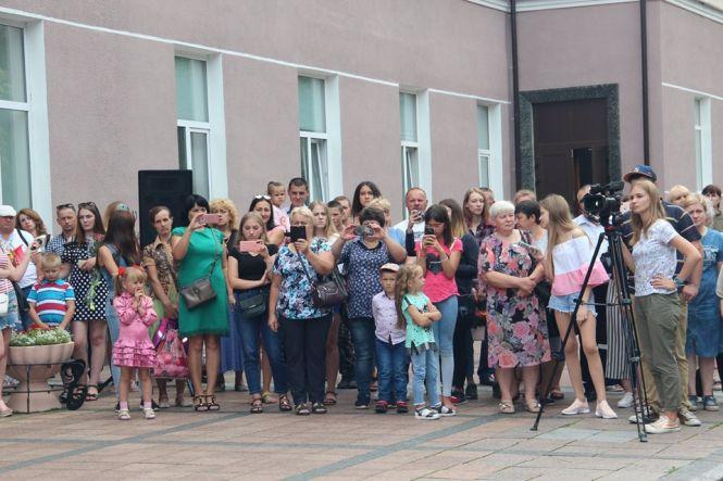 Новини Житомира - фото з У Житомирі склали присягу 55 поліцейських У Житомирі склали присягу 55 поліцейських, фото №3 на сайті 20minut.ua