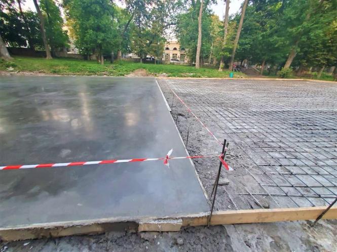 Основу для міського скейт-парку залили бетоном, фото №2 на сайті 20minut.ua