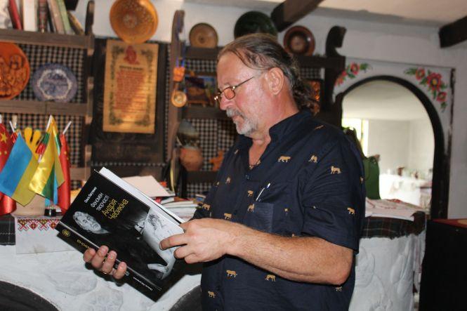 Новини Вінниці - фото з Запалимо свічки і помолимося... На «Козацькій леваді» у Тульчині вшановують пам'ять видатних художників Запалимо свічки і помолимося... На «Козацькій леваді» у Тульчині вшановують пам'ять видатних художників, фото №9 на сайті 20minut.ua