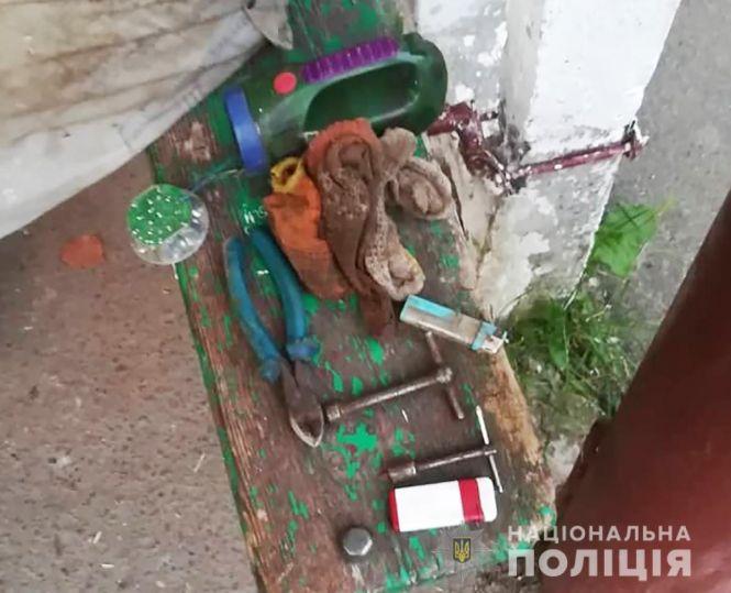 Новини Житомира - фото з У Бердичеві затримали на «гарячому» крадія кабелю зв’язку У Бердичеві затримали на «гарячому» крадія кабелю зв’язку, фото №1 на сайті 20minut.ua