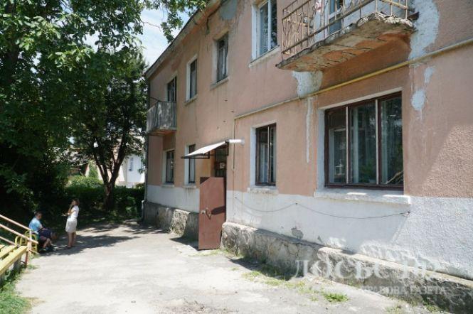 Новини Тернополя - фото з О 3-й ночі на Б. Хмельницького п'яні молодики хотіли вкрасти  О 3-й ночі на Б. Хмельницького п'яні молодики хотіли вкрасти