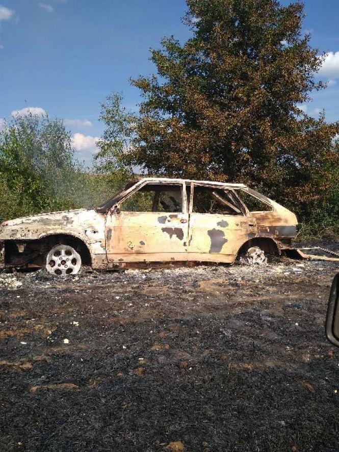 Пожежа на пшеничному полі у Коростенському районі: спалахнуло від автомобіля, фото №3 на сайті 20minut.ua