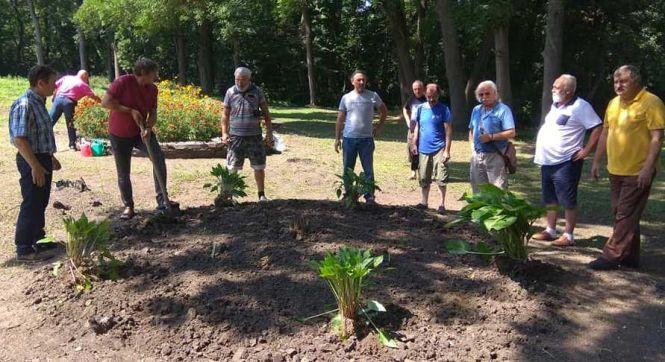Новини Вінниці - фото з Запалимо свічки і помолимося... На «Козацькій леваді» у Тульчині вшановують пам'ять видатних художників Запалимо свічки і помолимося... На «Козацькій леваді» у Тульчині вшановують пам'ять видатних художників, фото №7 на сайті 20minut.ua
