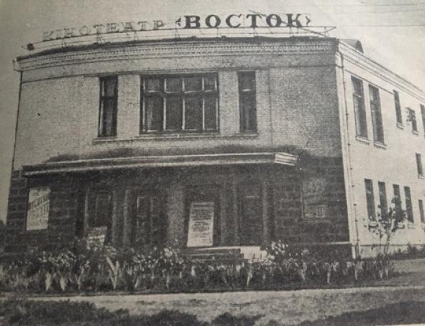 Новини Хмельницького - фото з Від широкоекранних до пересувних: якими були кінотеатри в Хмельницькому десятки років тому Від широкоекранних до пересувних: якими були кінотеатри в Хмельницькому десятки років тому, фото №2 на сайті vsim.ua