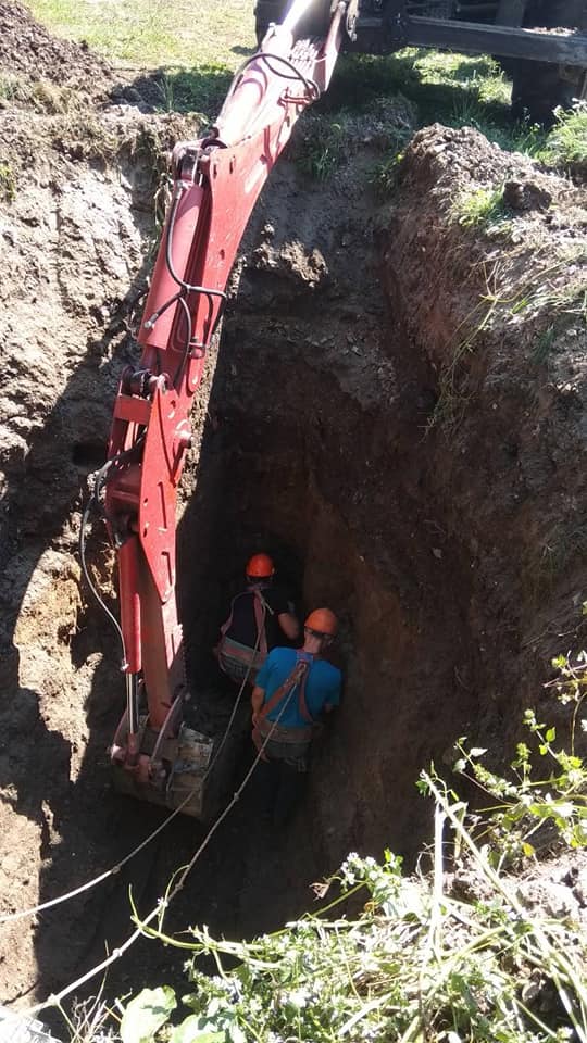 Обвалився старий колектор, що відводить води з трьох мікрорайонів Кам'янця, фото №1 на сайті 20minut.ua