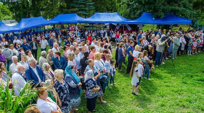Новини Вінниці - фото з Весілля у Володіївцях: батьки  не дали їм благословення, а вони прожили у парі майже 54 роки Весілля у Володіївцях: батьки  не дали їм благословення, а вони прожили у парі майже 54 роки, фото №5 на сайті 20minut.ua
