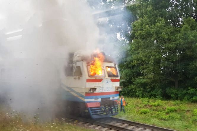 Загорілася електричка Козятин-Жмеринка (ФОТО), фото №3 на сайті 20minut.ua