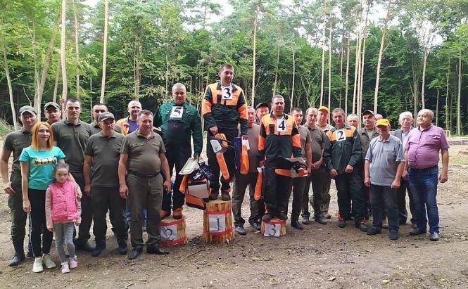 Новини Тернополя - фото з Хто на Тернопільщині найкраще валить ліс Хто на Тернопільщині найкраще валить ліс, фото №5 на сайті 20minut.ua