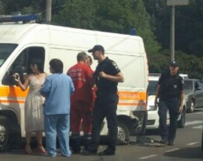 У Хмельницькому сталася аварія за участі “швидкої” (ВІДЕО, ОНОВЛЕНО), фото №2 на сайті vsim.ua