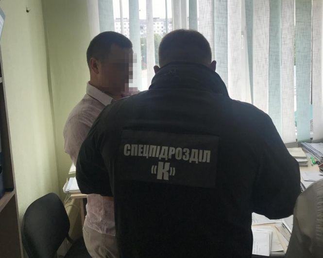 Новини Житомира - фото з Посадовця Держпраці Житомирщини викрито на вимаганні хабара з підприємців гірничодобувної галузі Посадовця Держпраці Житомирщини викрито на вимаганні хабара з підприємців гірничодобувної галузі, фото №1 на сайті 20minut.ua