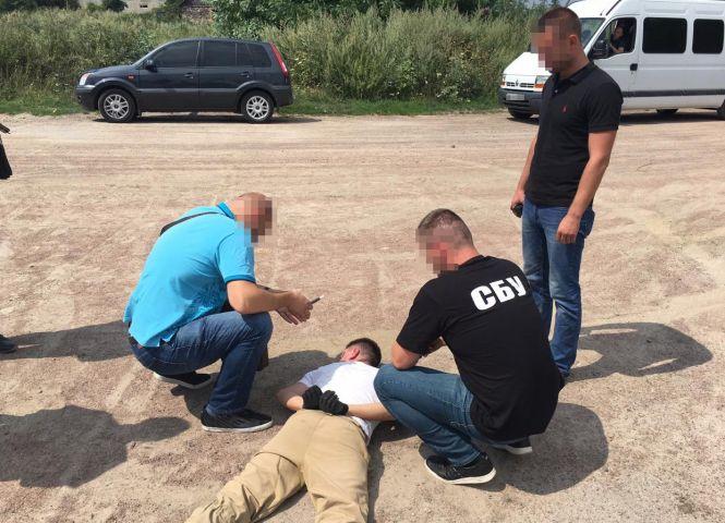 Новини Житомира - фото з Посадовця Держпраці Житомирщини викрито на вимаганні хабара з підприємців гірничодобувної галузі Посадовця Держпраці Житомирщини викрито на вимаганні хабара з підприємців гірничодобувної галузі, фото №2 на сайті 20minut.ua