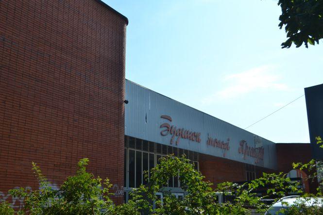 “Там ніщо не приживається”: про містичну долю Будинку молоді на Інститутській, фото №1 на сайті vsim.ua