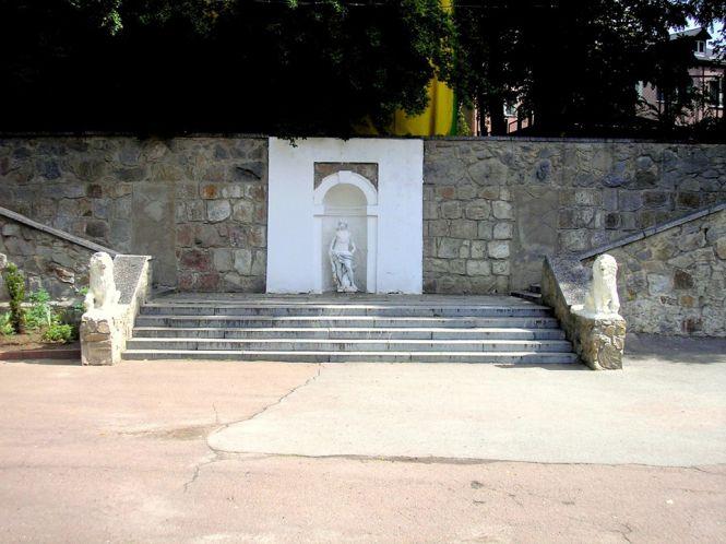 Новини Житомира - фото з У парку ім. Гагаріна - мі-мі-мішний вандалізм: скульптури прикрасили поцілунками У парку ім. Гагаріна - мі-мі-мішний вандалізм: скульптури прикрасили поцілунками, фото №1 на сайті 20minut.ua