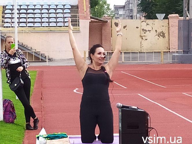 Новини Хмельницького - фото з “Fitness City”: у Хмельницькому на стадіоні займаються пілатесом “Fitness City”: у Хмельницькому на стадіоні займаються пілатесом, фото №1 на сайті vsim.ua
