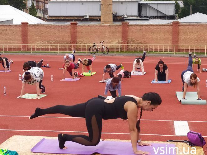 Новини Хмельницького - фото з “Fitness City”: у Хмельницькому на стадіоні займаються пілатесом “Fitness City”: у Хмельницькому на стадіоні займаються пілатесом, фото №8 на сайті vsim.ua