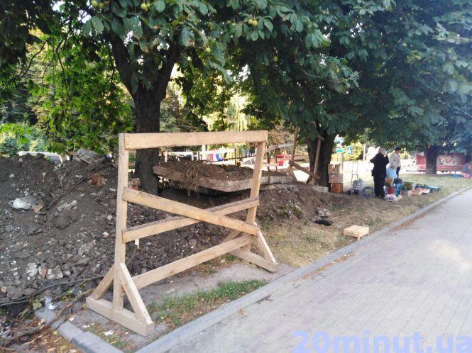 Новини Тернополя - фото з "Діти бігають по трубах" : тернополянка скаржиться на ремонтні роботи на “Східному” "Діти бігають по трубах" : тернополянка скаржиться на ремонтні роботи на “Східному”, фото №2 на сайті 20minut.ua