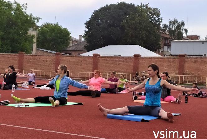 Новини Хмельницького - фото з “Fitness City”: у Хмельницькому на стадіоні займаються пілатесом “Fitness City”: у Хмельницькому на стадіоні займаються пілатесом, фото №9 на сайті vsim.ua