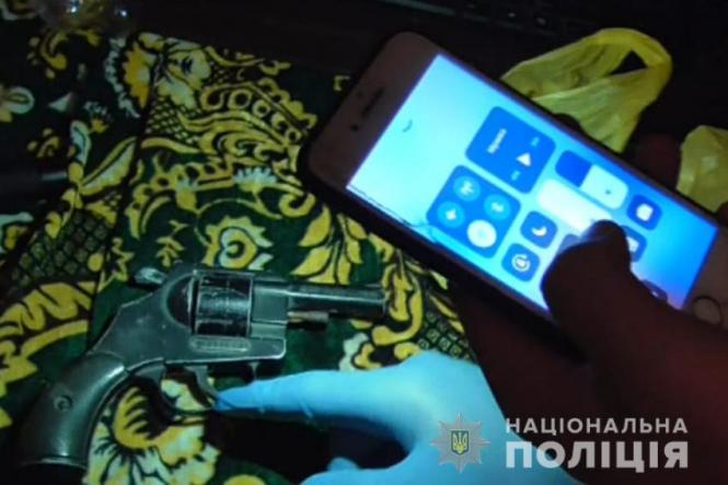 Поліція виявила саморобну теплицю з коноплями на Хмельниччині, фото №2 на сайті vsim.ua