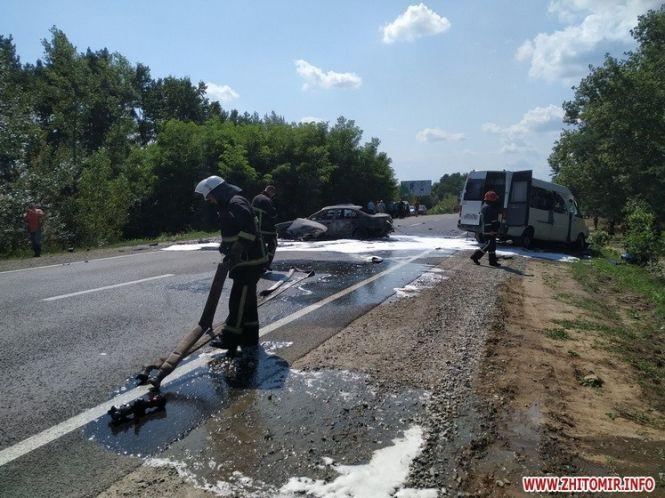 Постраждало 24 людини: автобус "Київ-Хмельницький" потрапив у жахливу ДТП (ОНОВЛЕНО), фото №5 на сайті vsim.ua