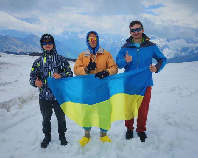 Новини Тернополя - фото з “Зустрів сонце на найвищій точці Європи”: 22-річний тернополянин підкорив Ельбрус “Зустрів сонце на найвищій точці Європи”: 22-річний тернополянин підкорив Ельбрус, фото №2 на сайті 20minut.ua