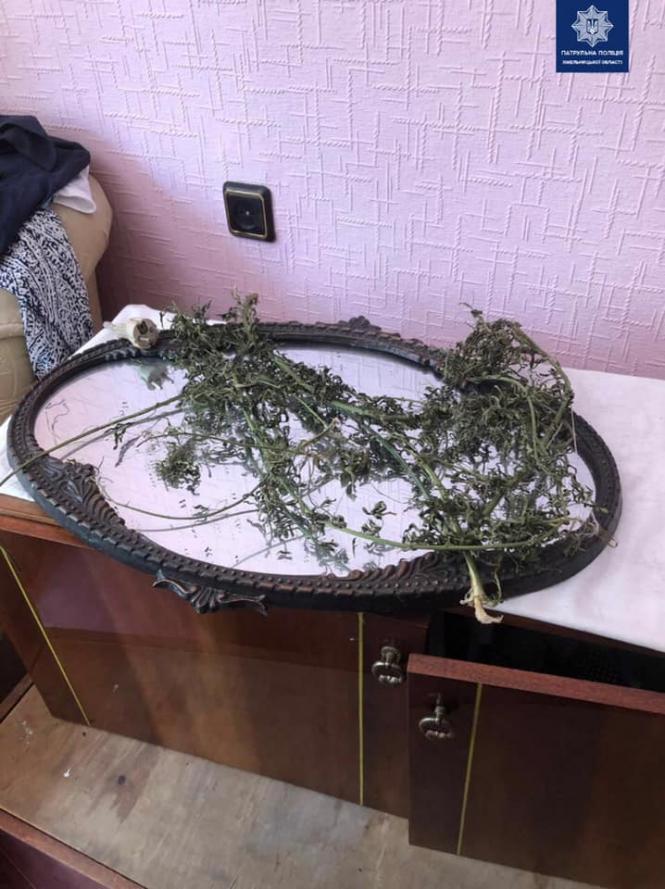 ÐÐ° Ð¸Ð·Ð¾Ð±ÑÐ°Ð¶ÐµÐ½Ð¸Ð¸ Ð¼Ð¾Ð¶ÐµÑ Ð½Ð°ÑÐ¾Ð´Ð¸ÑÑÑÑ: ÑÑÐ¾Ð» Ð¸ Ð² Ð¿Ð¾Ð¼ÐµÑÐµÐ½Ð¸Ð¸